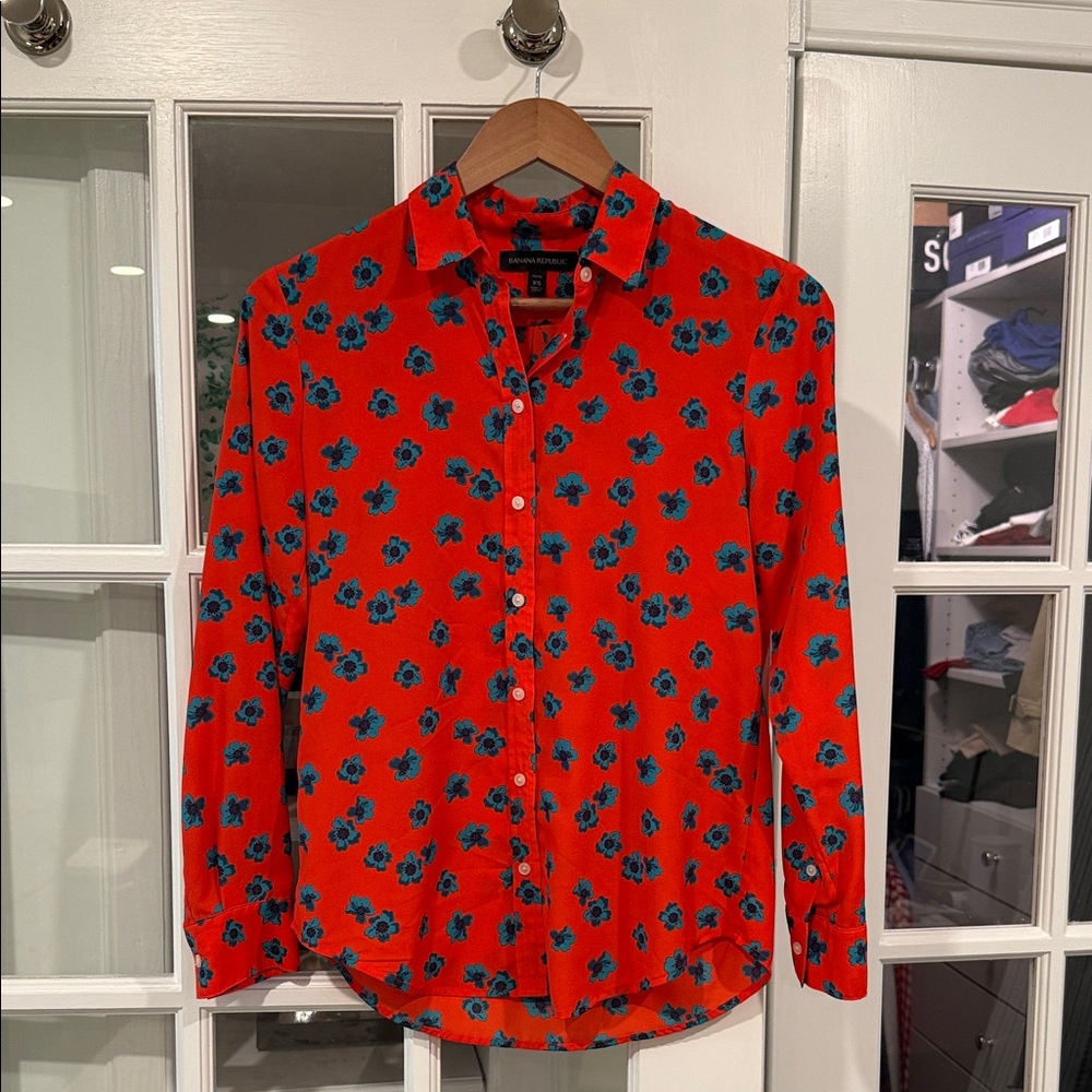 Banana Republic Red Floral Women’s Shirt